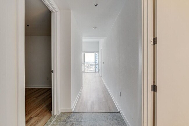 Building Photo - 4471 Dean Martin Dr