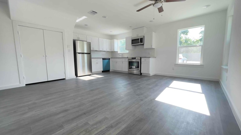 Primary Photo - 7804 Crestview Dr