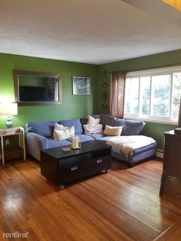 Building Photo - 3 br, 1 bath Apartment - 290 Main St # 1