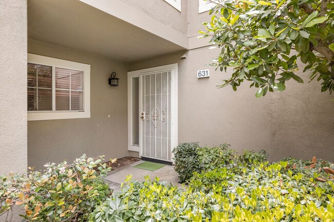 Building Photo - 631 S Glenhurst Dr