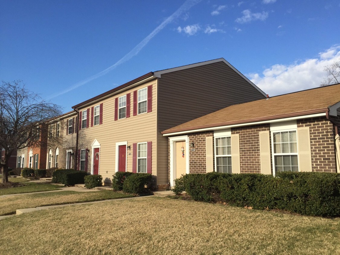 Foto principal - Wakefield Manor Townhomes and Apartments