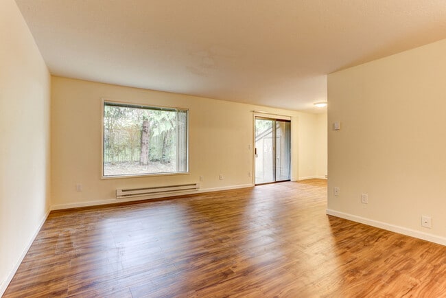 Building Photo - Spacious 2 Bedroom Apartment Home Ready Fo...