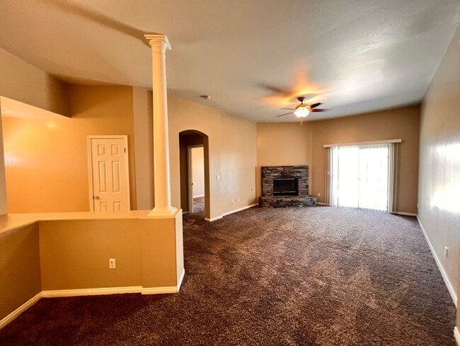 Building Photo - SOUTHWEST BAKERSFIELD- POOL