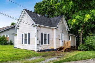 Building Photo - 715 Dillard St