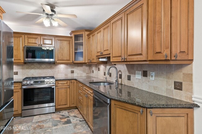 Building Photo - 62 Woodmere Dr