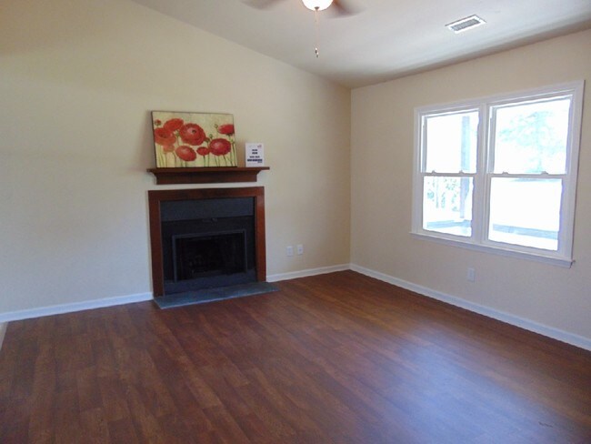 Foto del edificio - 331 McCotter Blvd