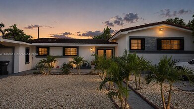 Building Photo - 565 NE 179th Dr