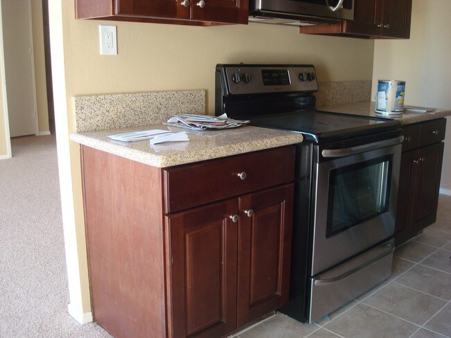 Building Photo - 5950 Canterbury Dr