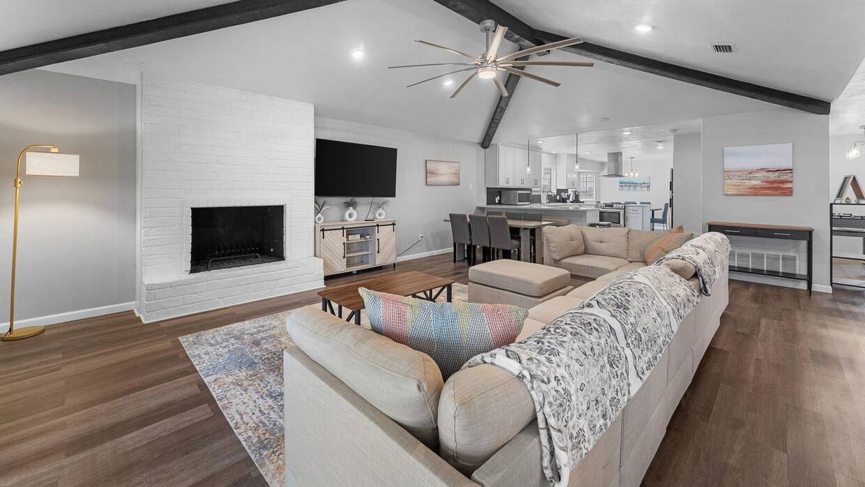 Foto principal - 6314 Senators Dr