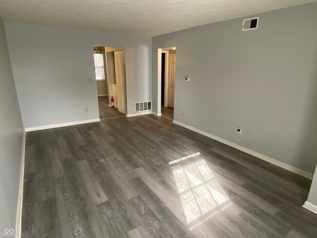 Foto del edificio - 1329 Millerwood Ct