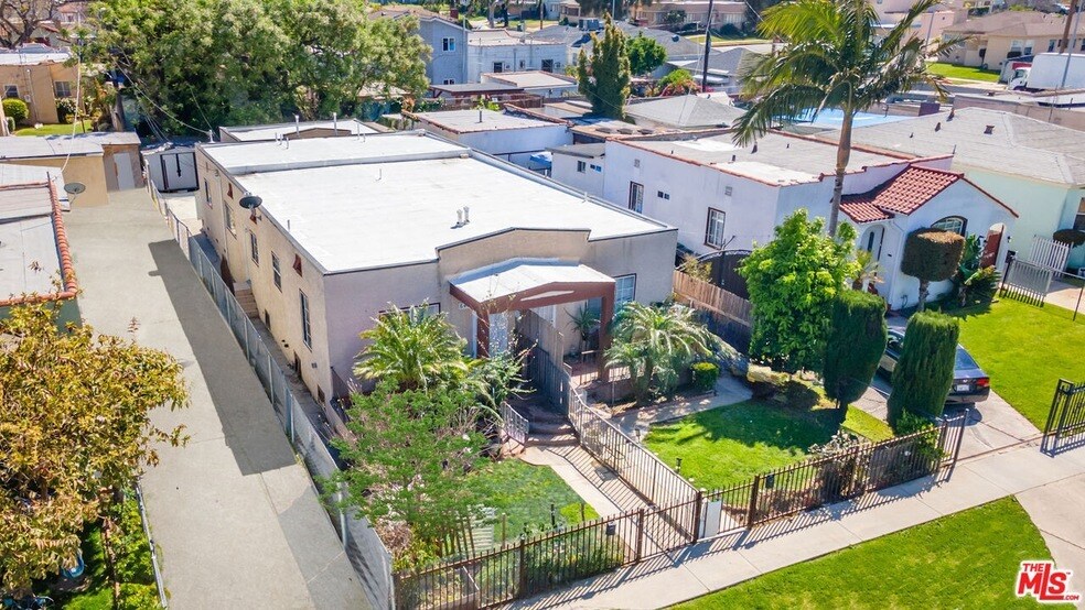 Foto principal - 642 W 109th Pl
