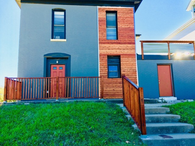 Building Photo - 812 E High St