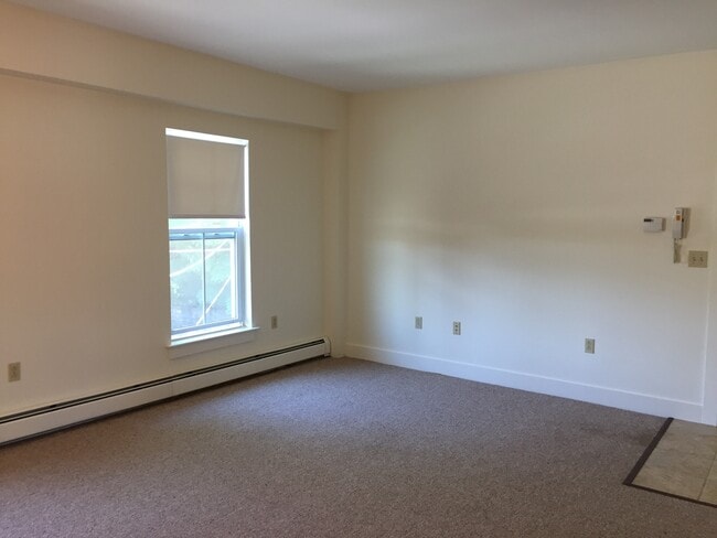 Building Photo - 9 State St