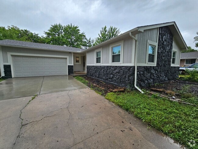 Building Photo - 4149 Clarendon St