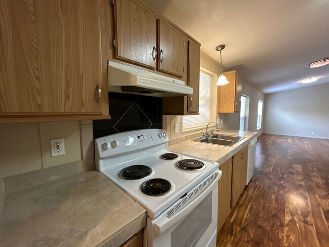 Building Photo - 4 Bedroom / 2 Bath Manufactured Home in SW...