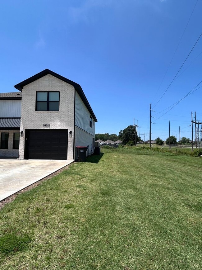 Building Photo - COX-NORTHRIDGE DR-2