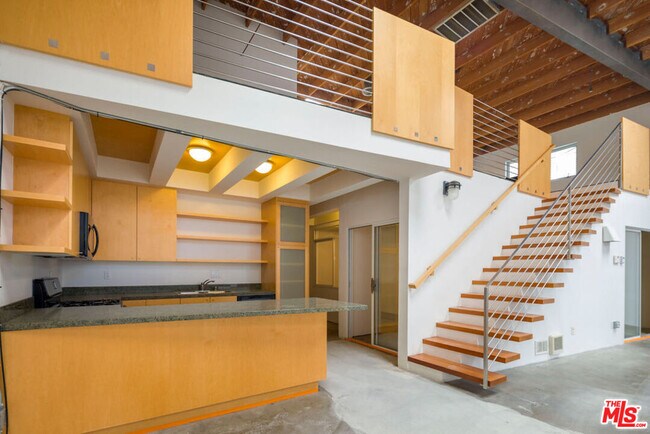 Foto del edificio - 553 Rose Ave