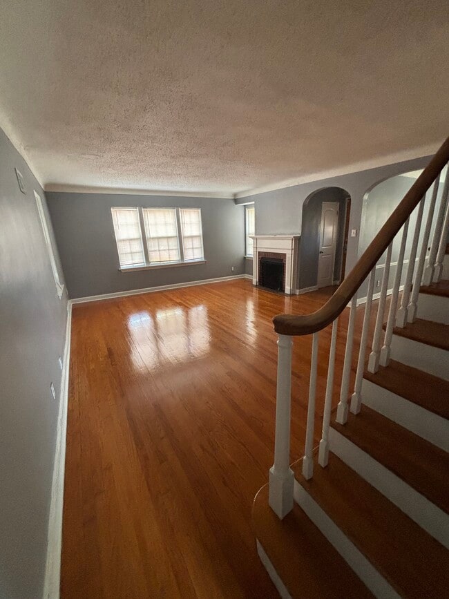 Building Photo - 7134 Farley Ave