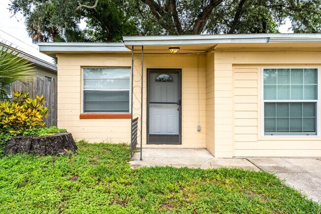 Building Photo - 1160 Tropical Park Dr