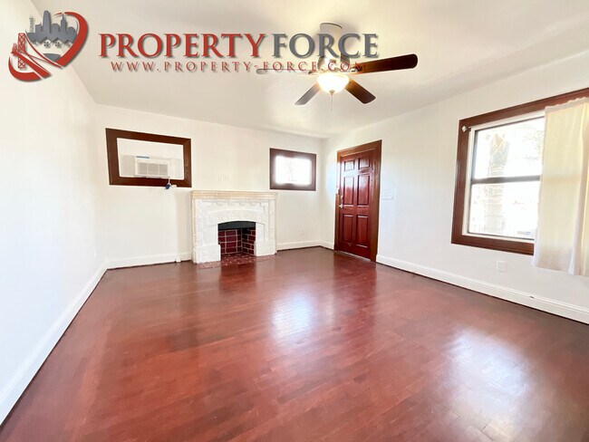 Building Photo - 10301 Graffian St