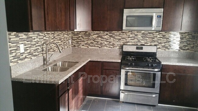 Building Photo - 8232 S Honore St