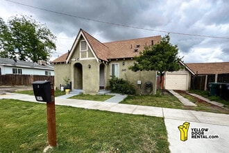 Building Photo - 247 W San Joaquin Ave