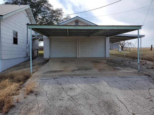 Building Photo - 2272 FM 1044