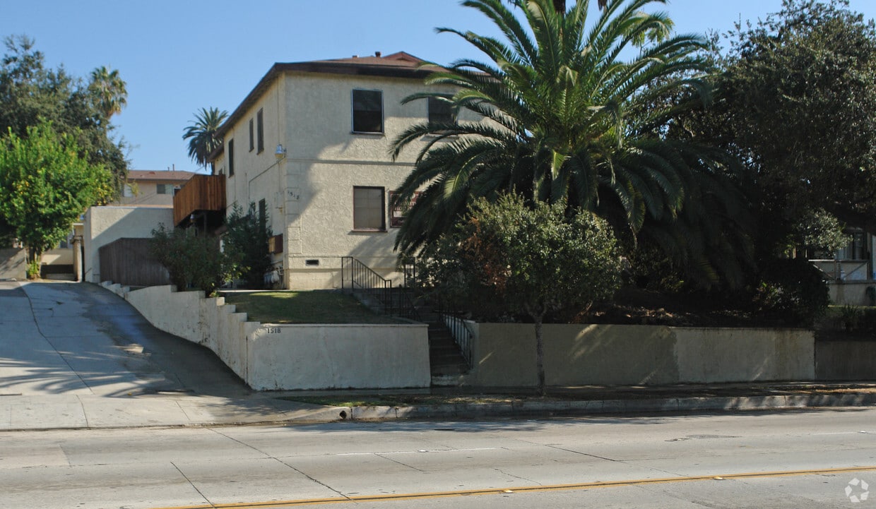 Building Photo - 1518 Fair Oaks Ave