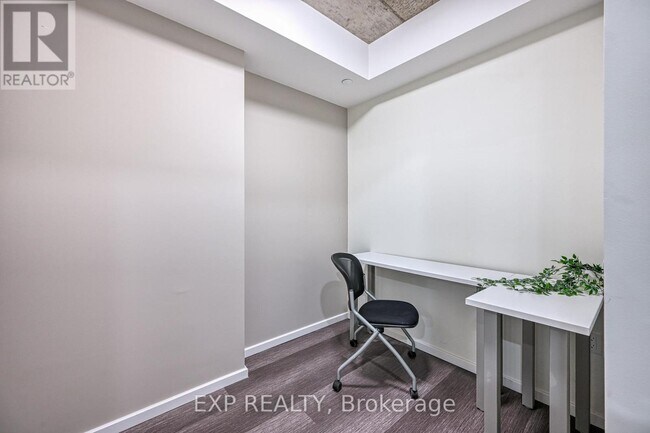 Building Photo - 211-211 Besserer St