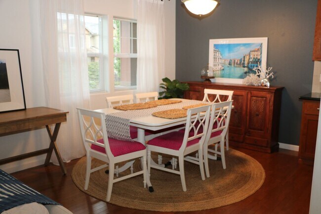 Foto del edificio - 700 NW Falling Waters Ln