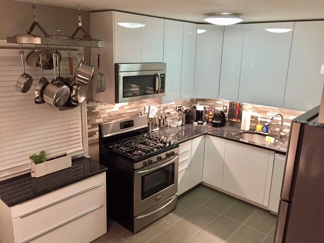 Kitchen - 110 Pitney Pl