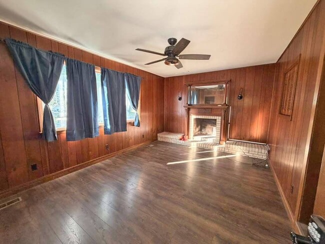 Foto del edificio - 2130 S Riverside Dr