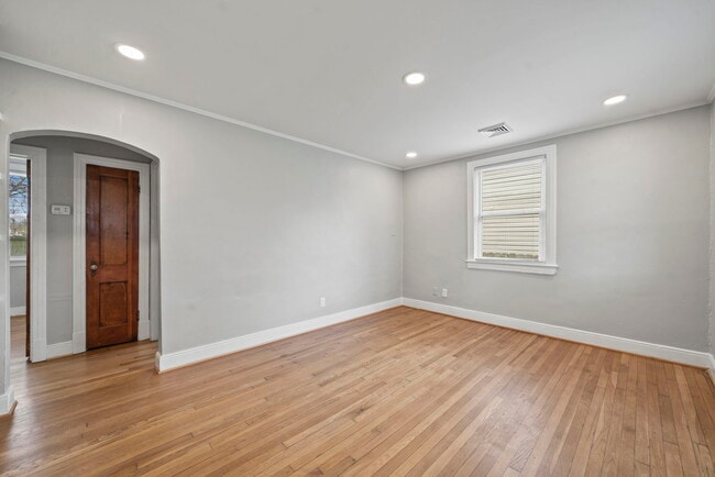 Building Photo - 1413 Lenmore St