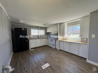Building Photo - 24 Park Dr