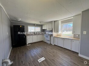 Building Photo - 24 Park Dr