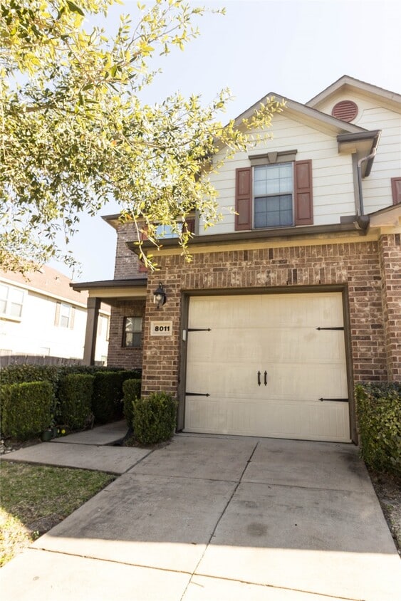 Primary Photo - 8011 Singing Sonnet Ln