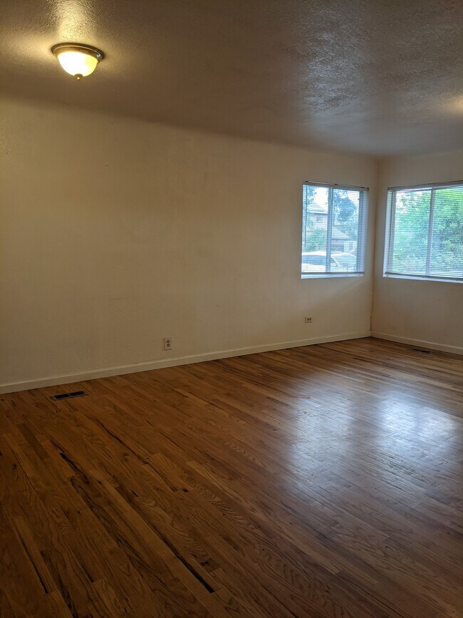 Foto del edificio - 1755 Trenton St