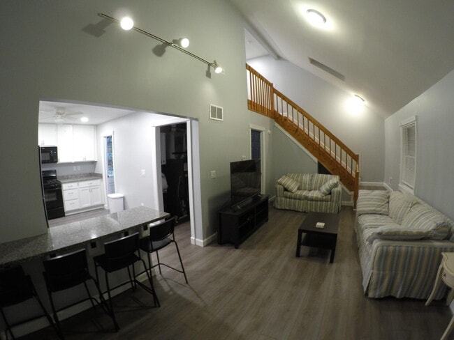 Building Photo - 310 Porter Ave