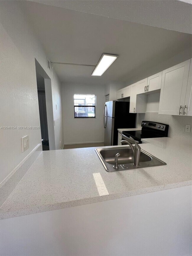 Building Photo - 852 NE 209th St