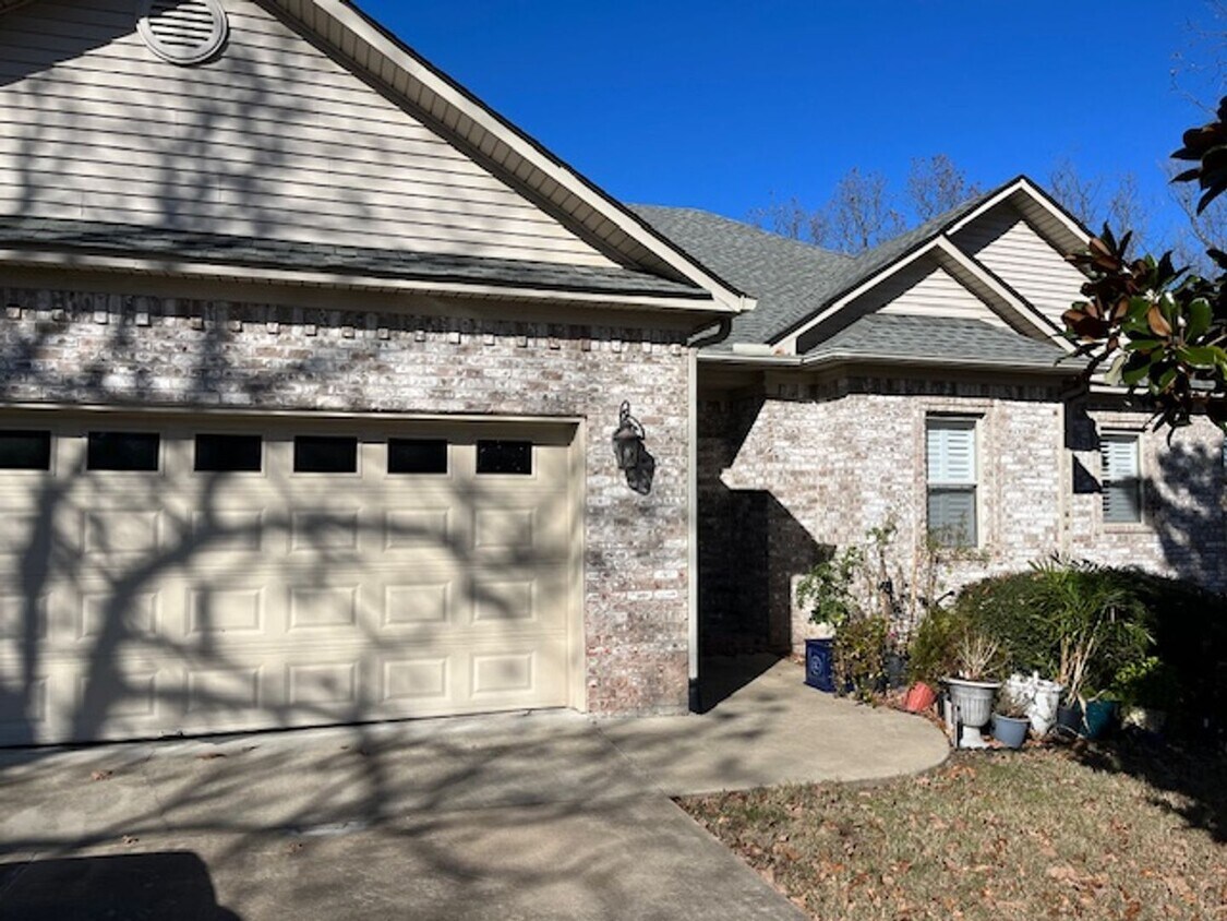 Primary Photo - Beautiful Energy Efficient 4 Bedroom 3 Bat...