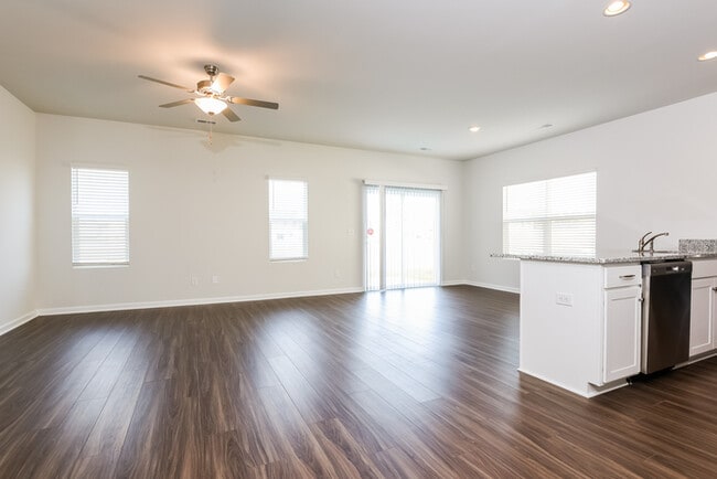 Foto del edificio - 124 Shire Dr