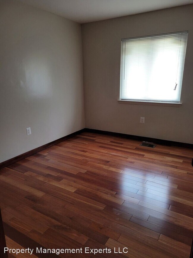 Building Photo - 3 br, 1.5 bath House - 8400 Orinda Ct. 288