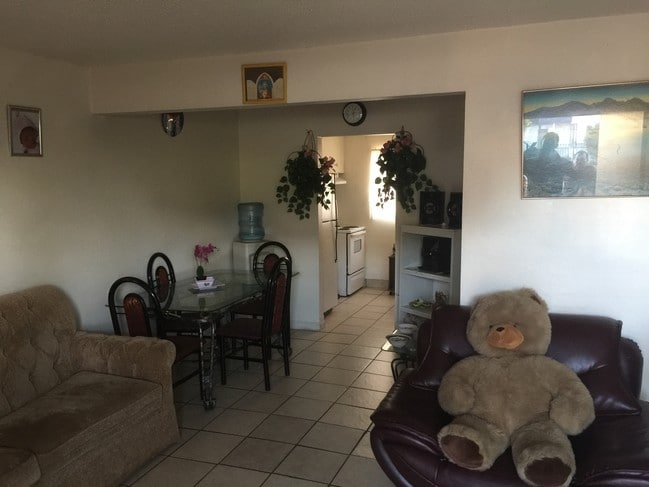 Building Photo - Santa Paula Apartments