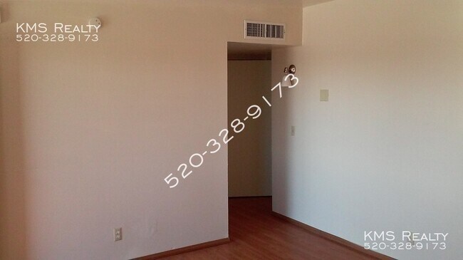 Building Photo - 2 Bedroom 2 Bath - 1804 W Caravell Rd