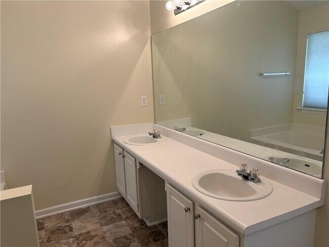 Building Photo - 5975 Hillvale Trail