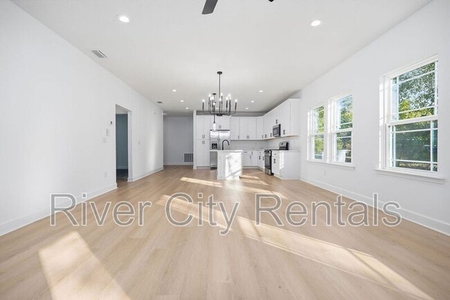 Foto del edificio - 7596 Silver Sands Rd