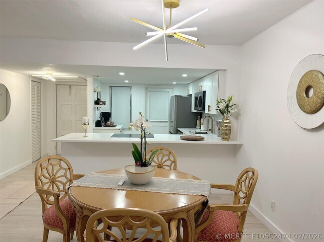 Foto del edificio - 3000 N Palm Aire Dr