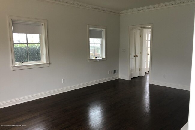Building Photo - 51 Shrewsbury Dr