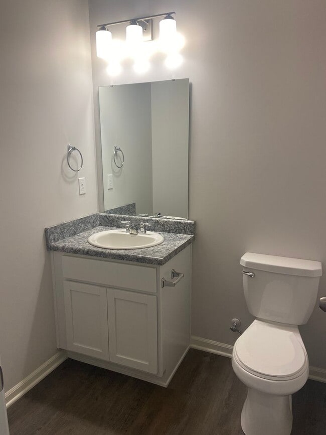 Foto del edificio - *Pre-leasing* Three Bedroom | Two and a Ha...