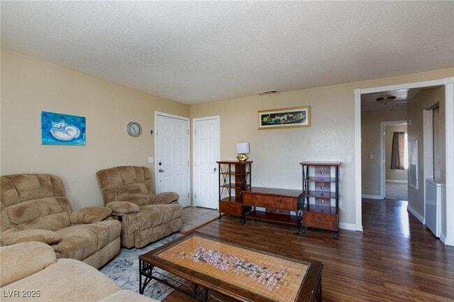 Building Photo - 7300 W Pirates Cove Rd